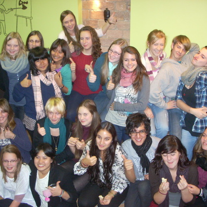 Birgit mit anderen YFU-Austauschschüler*innen beim Herbsttreffen in Estland. 