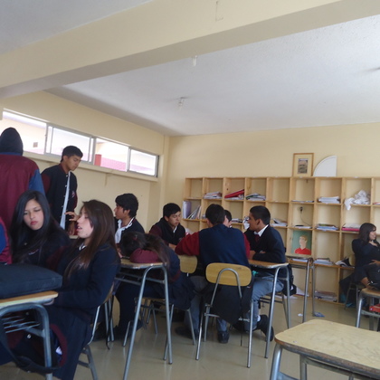 Schule verläuft in Chile komplett anders als in Österreich. Das Foto zeigt normalen Unterricht....und keiner passt auf. :) 