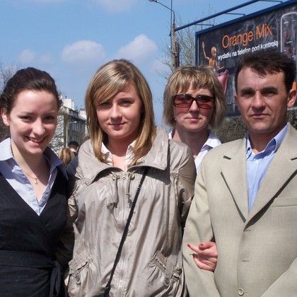 In meiner Gastfamilie sprach niemand etwas anderes als Polnisch. Das Foto zeigt mich mit meiner Gastfamilie.