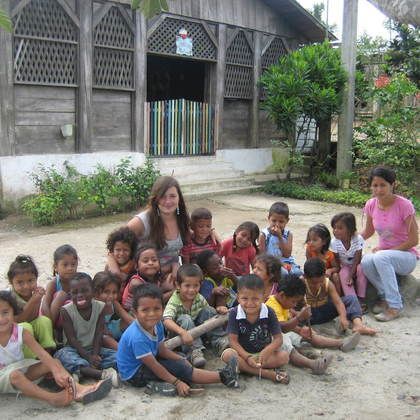  In den Sommerferien, die im Februar waren, musste ich eine freiwillige Arbeit leisten, wo ich in einem Kinderhort in einem Armenviertel in Santo Domingo für 6 Wochen arbeitete....